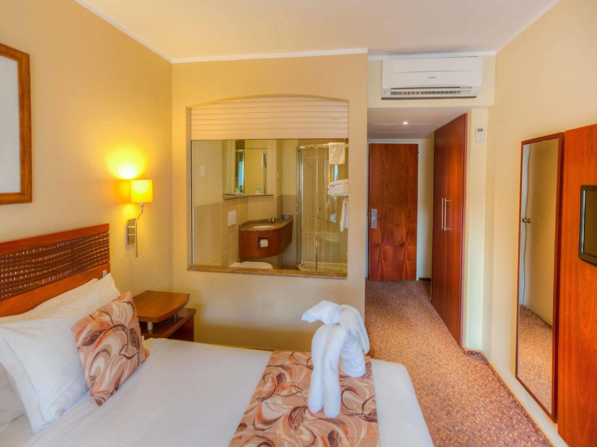 City Lodge Hotel Durban Bagian luar foto
